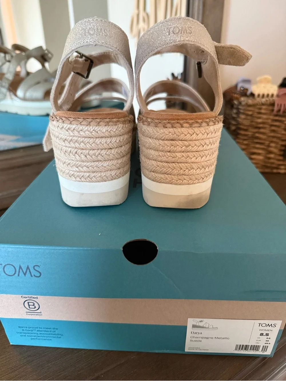 TOMS Champagne Metallic Suede “Darya” Sandals (8.5)